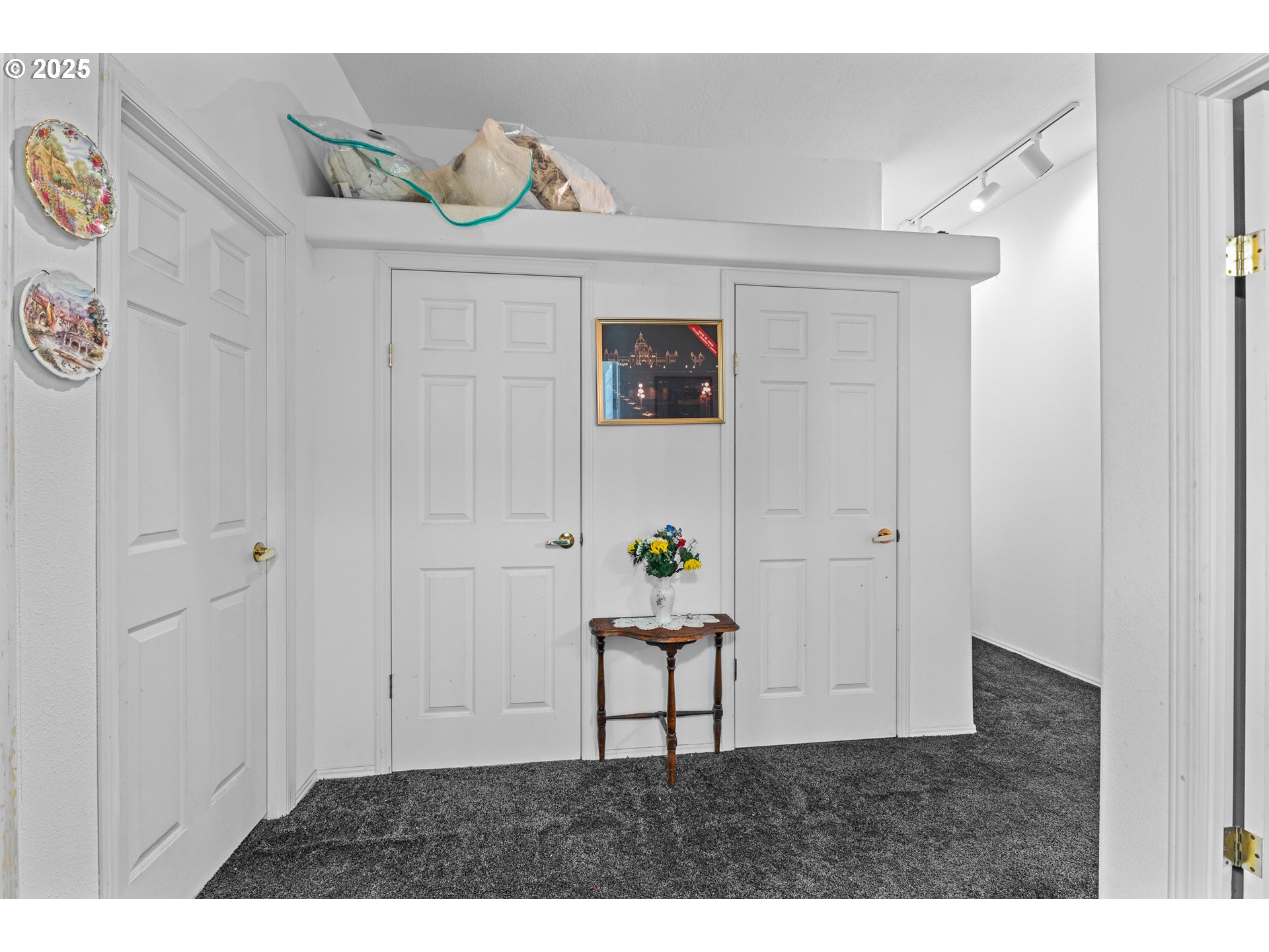 57418 Woodland Road Coquille, OR 97423 - Photo 18 of 39 a view of entryway with workspace