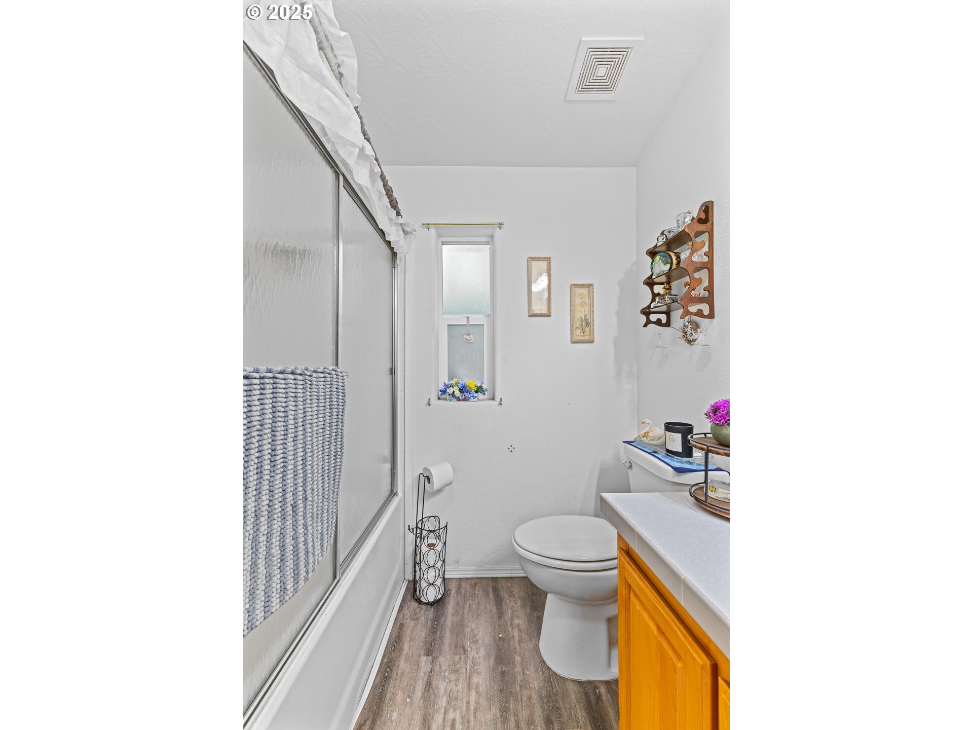 57418 Woodland Road Coquille, OR 97423 - Photo 23 of 39 a bathroom with a toilet and a shower curtain