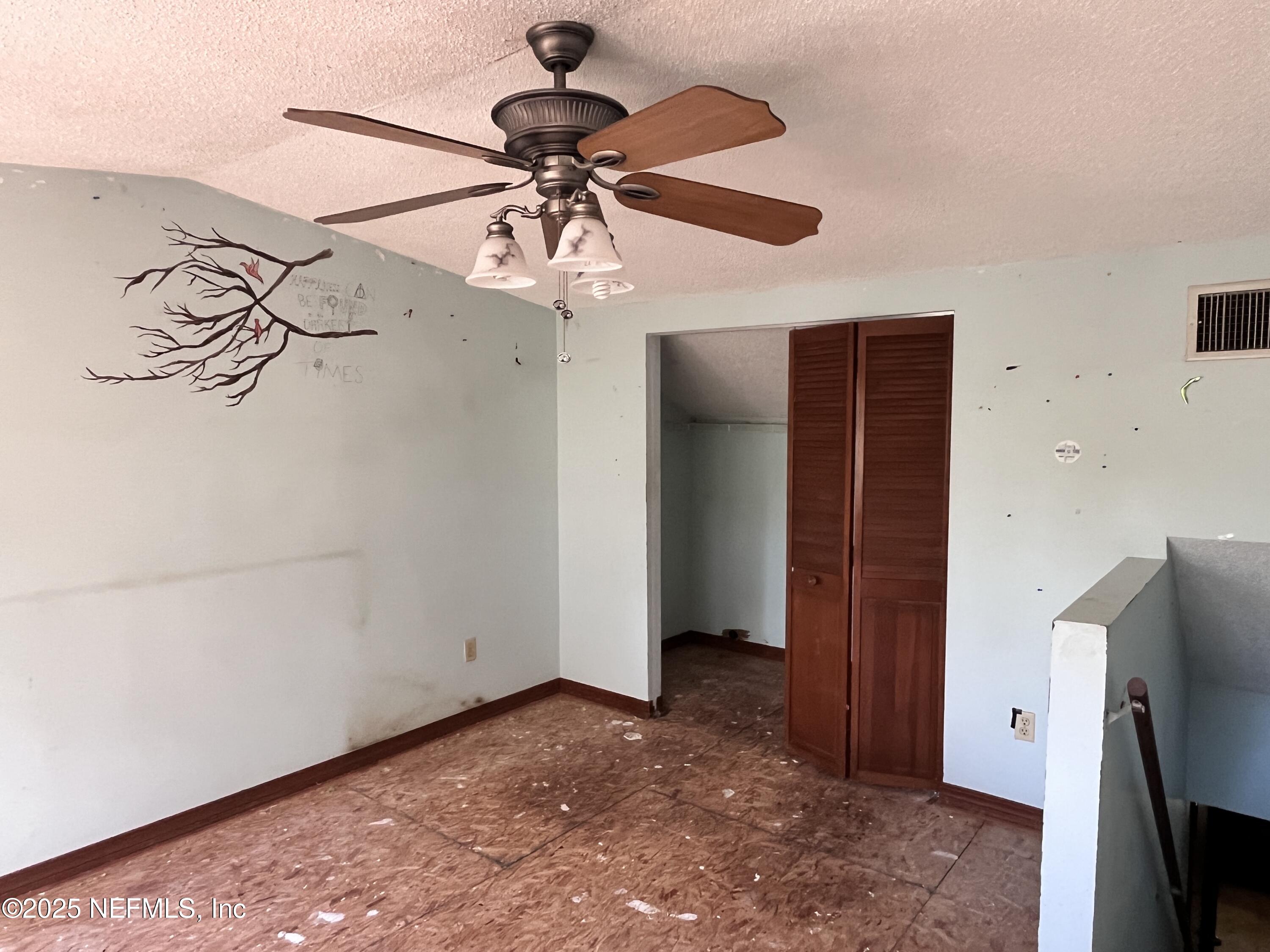5511 Heckscher Drive Jacksonville, FL 32226 - Photo 19 of 19 en empty room with window and a ceiling fan