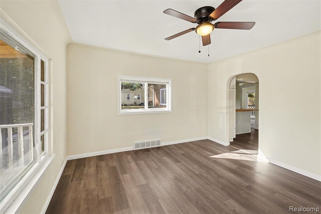 3401 Center Road Flint, MI 48506 - Photo 3 of 25