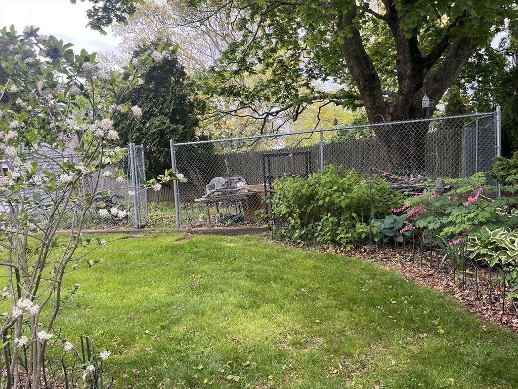 12 Willow Tree Road Tiverton, RI 02878 - Photo 14 of 26 Gallery Image 14