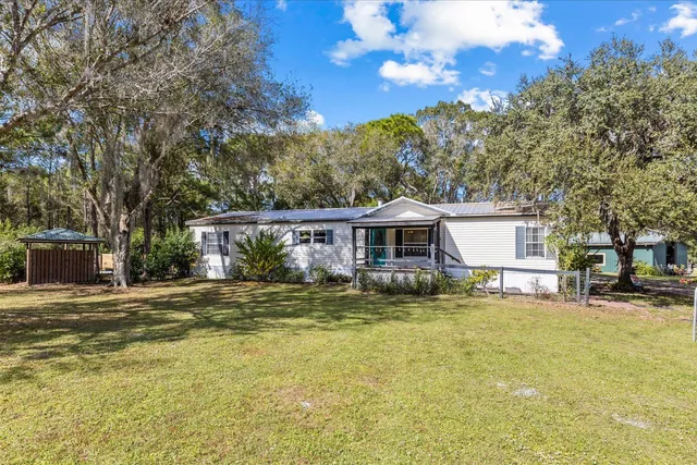 a view of a backyard with plants