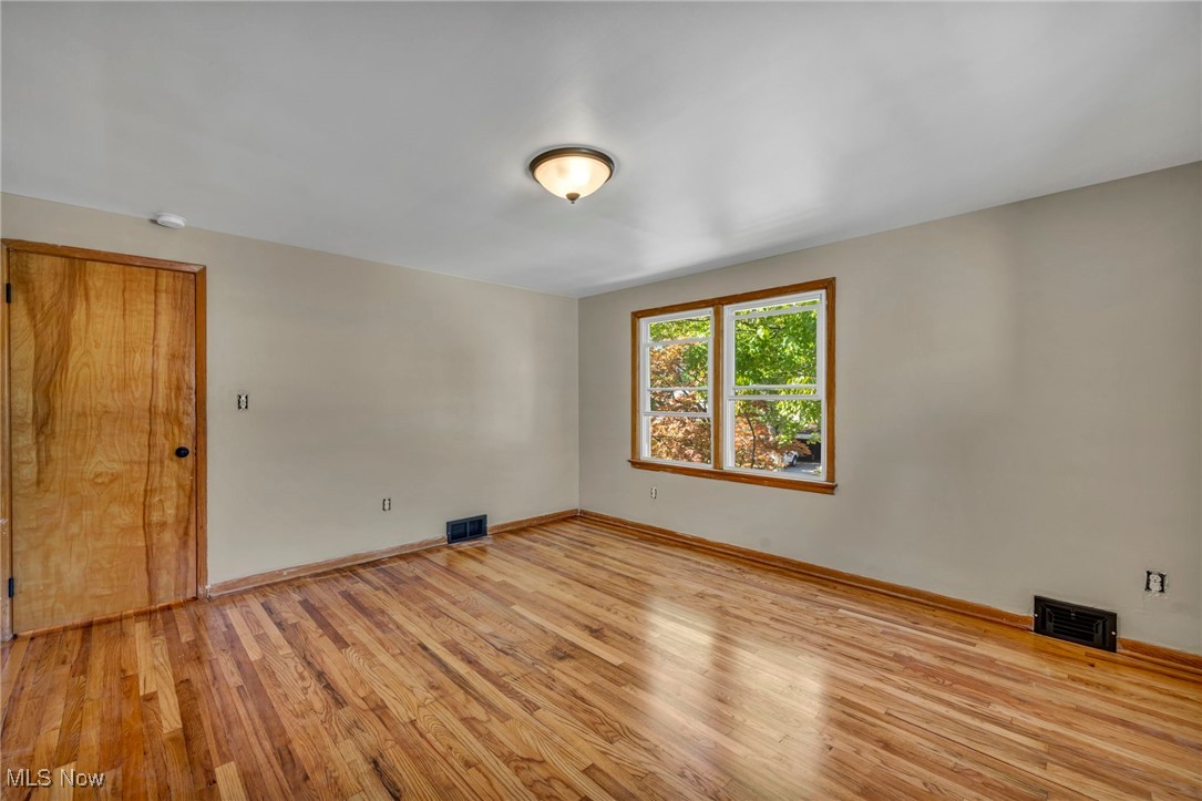 4142 Stonehaven Road Cleveland, OH 44121 - Photo 20 of 39