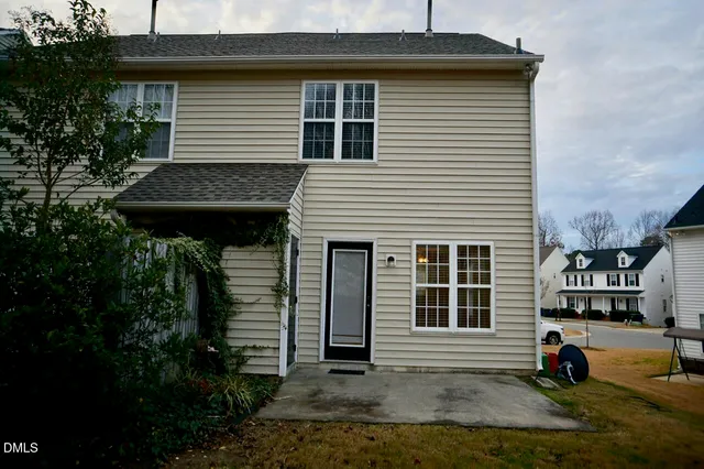 a view of a house with backyard and porch