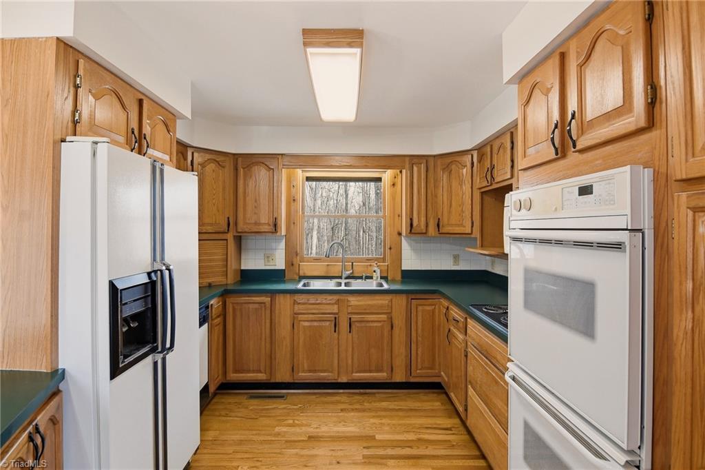 1874 Cedar Canyon Road Kernersville, NC 27284 - Photo 12 of 34 Kitchen