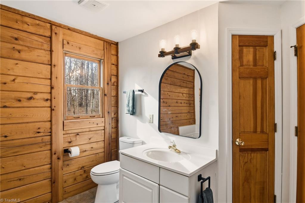 1874 Cedar Canyon Road Kernersville, NC 27284 - Photo 22 of 34 Primary Bath