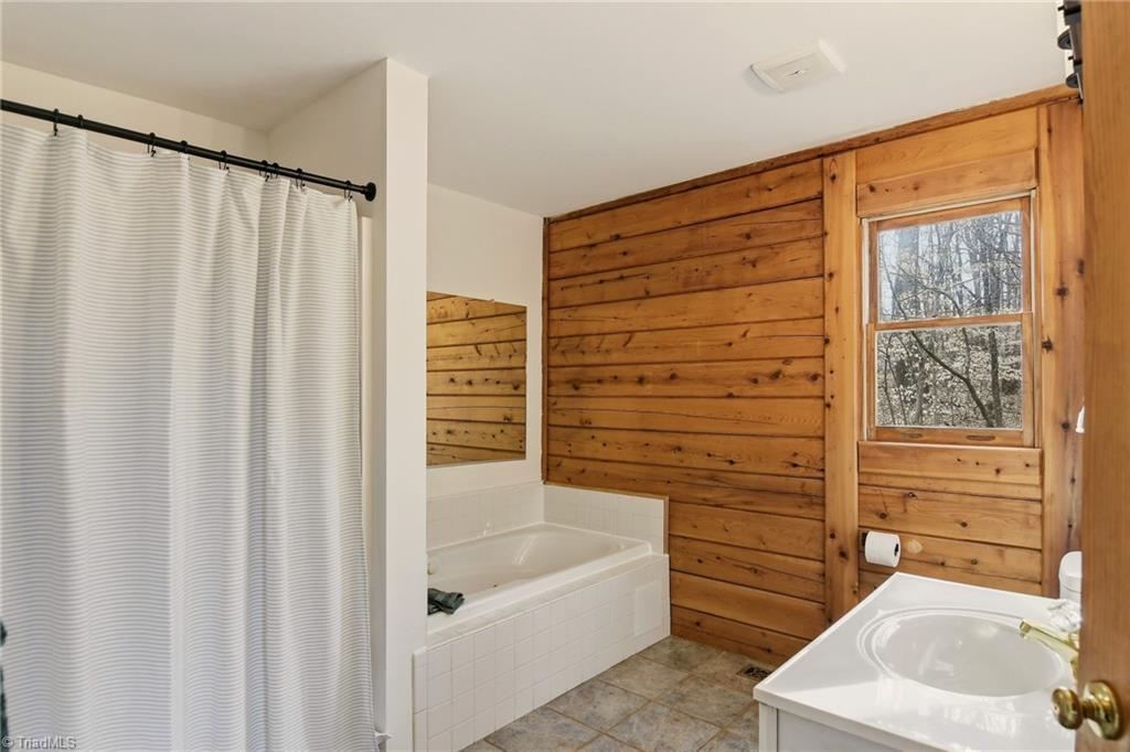 1874 Cedar Canyon Road Kernersville, NC 27284 - Photo 23 of 34 Primary Bath