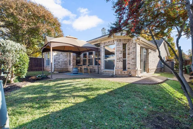 $400,000 | 2305 Folkstone Way, Bedford, TX 76021