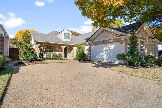 $400,000 | 2305 Folkstone Way, Bedford, TX 76021