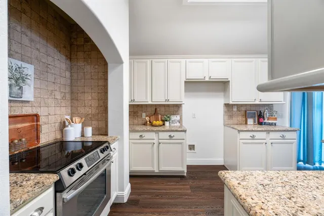 $400,000 | 2305 Folkstone Way, Bedford, TX 76021