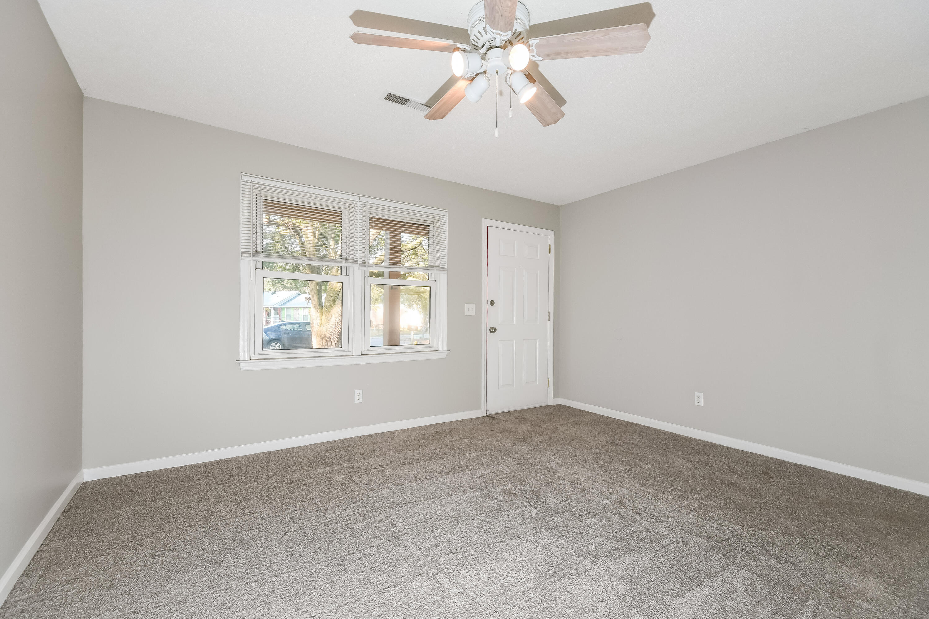 121 English Road Summerville, SC 29483 - Photo 3 of 10 002-photo-living-room-15060136