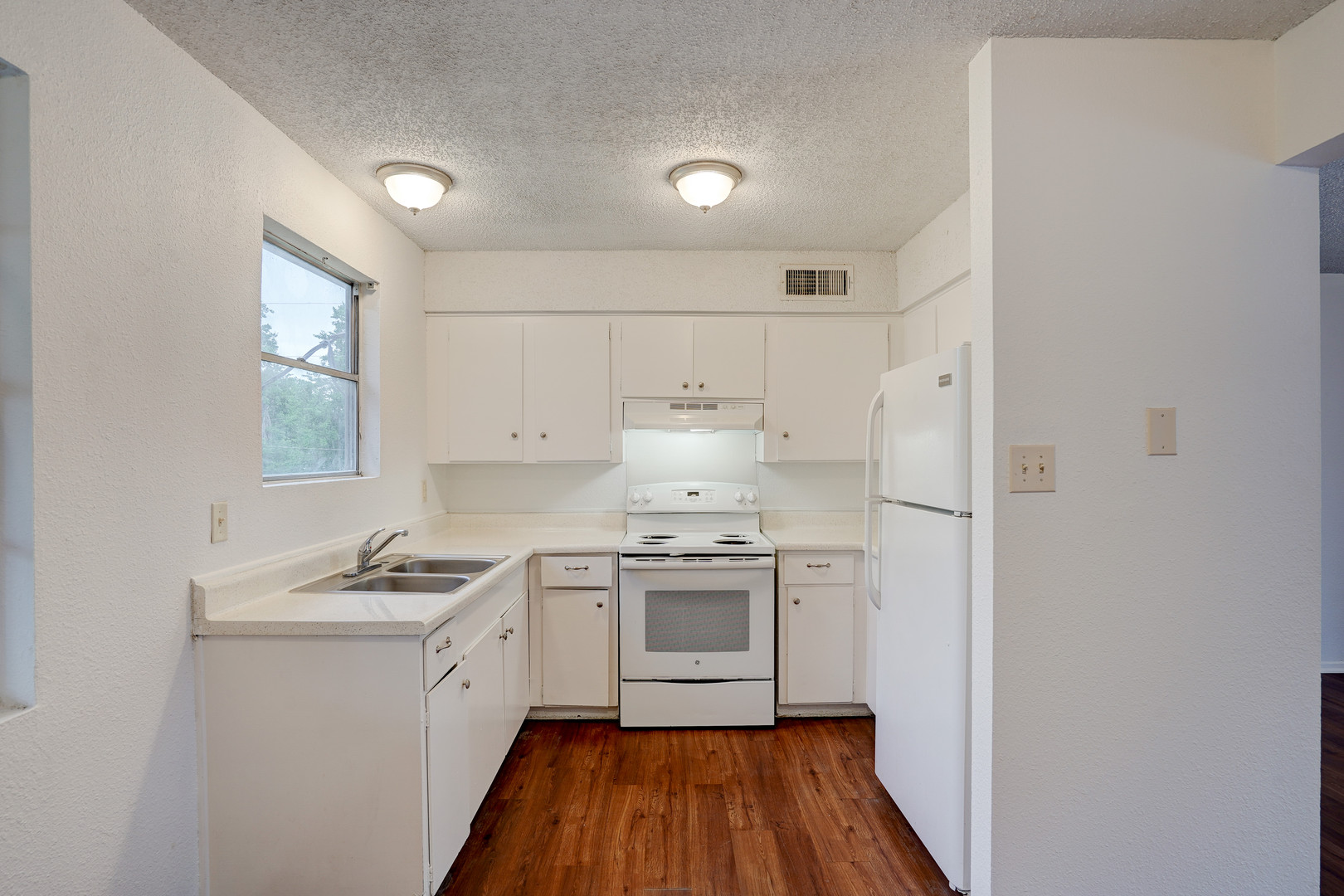 748 Old Martindale Road San Marcos, TX 78666 - Photo 10 of 18 a kitchen with a stove a sink and a refrigerator