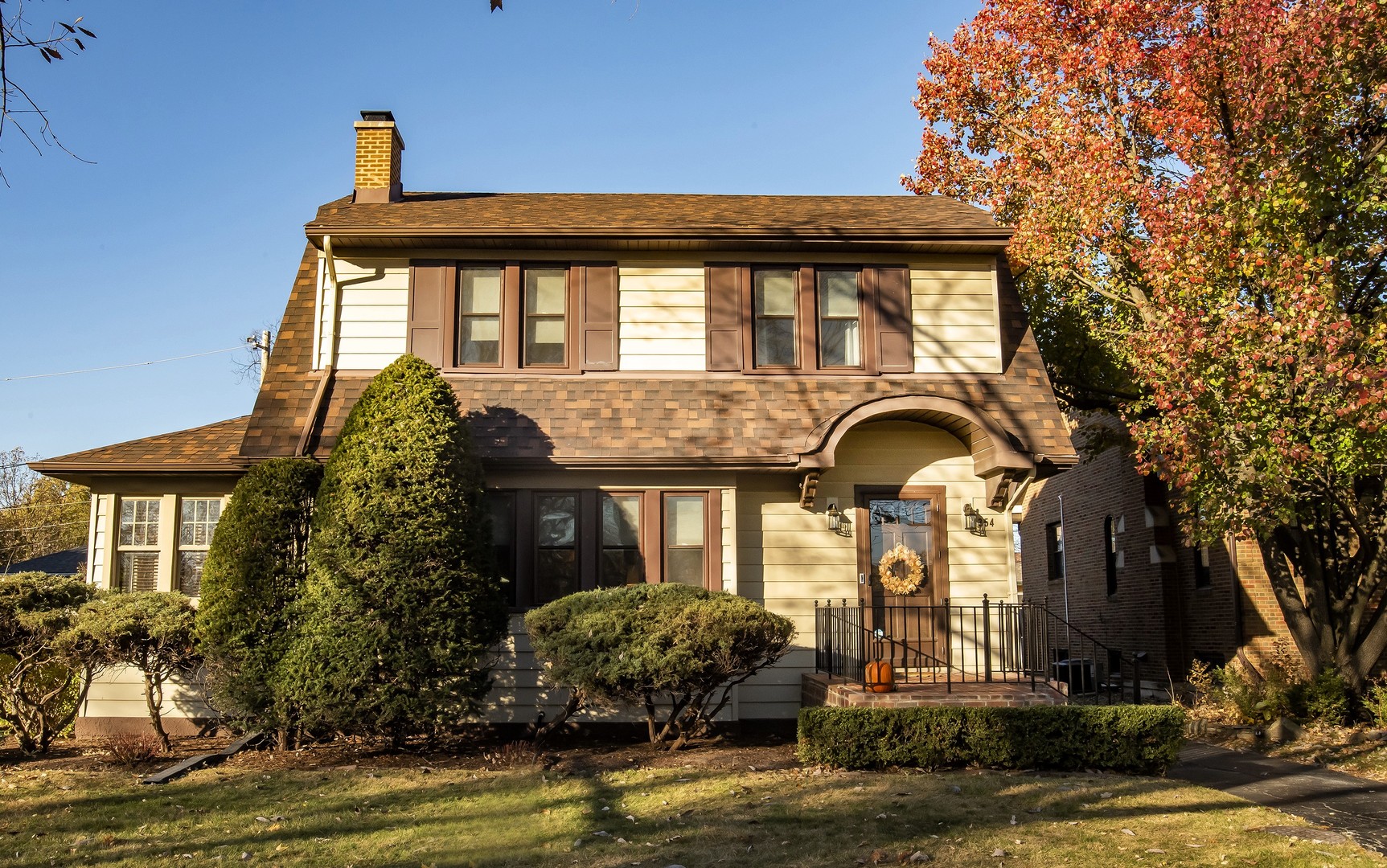 354 Robinson Court Riverside, IL 60546 - Photo 1 of 36 a front view of a house