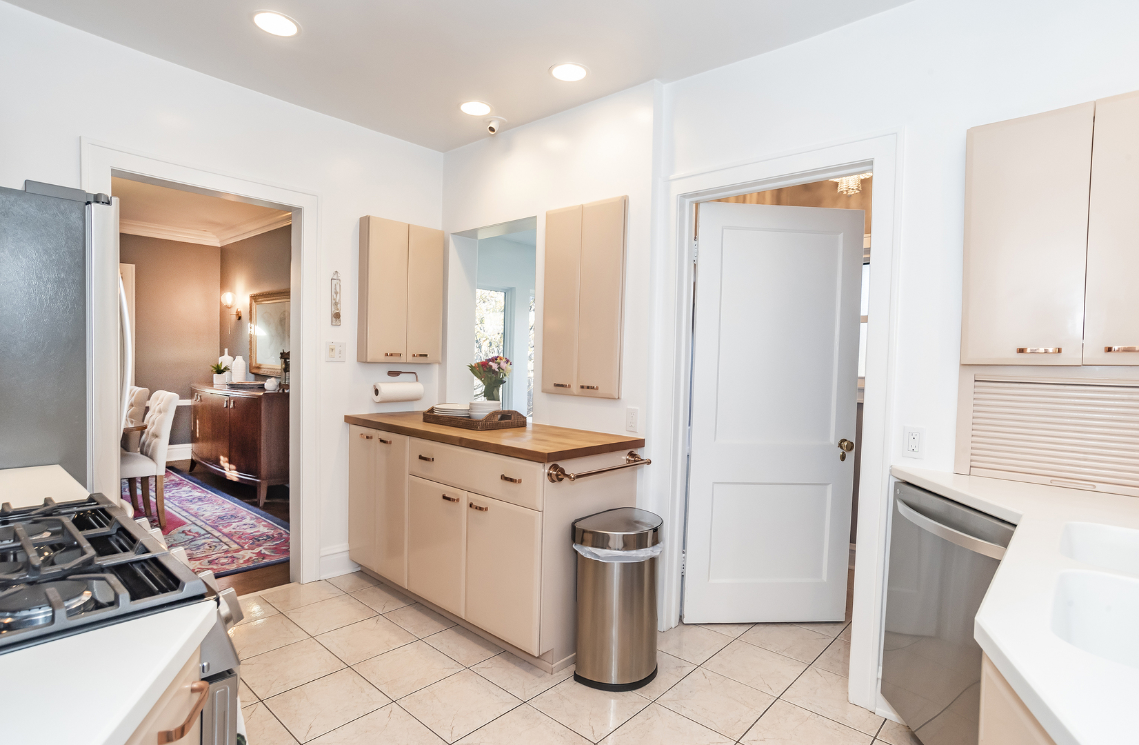 354 Robinson Court Riverside, IL 60546 - Photo 12 of 36 a kitchen with a stove and a refrigerator