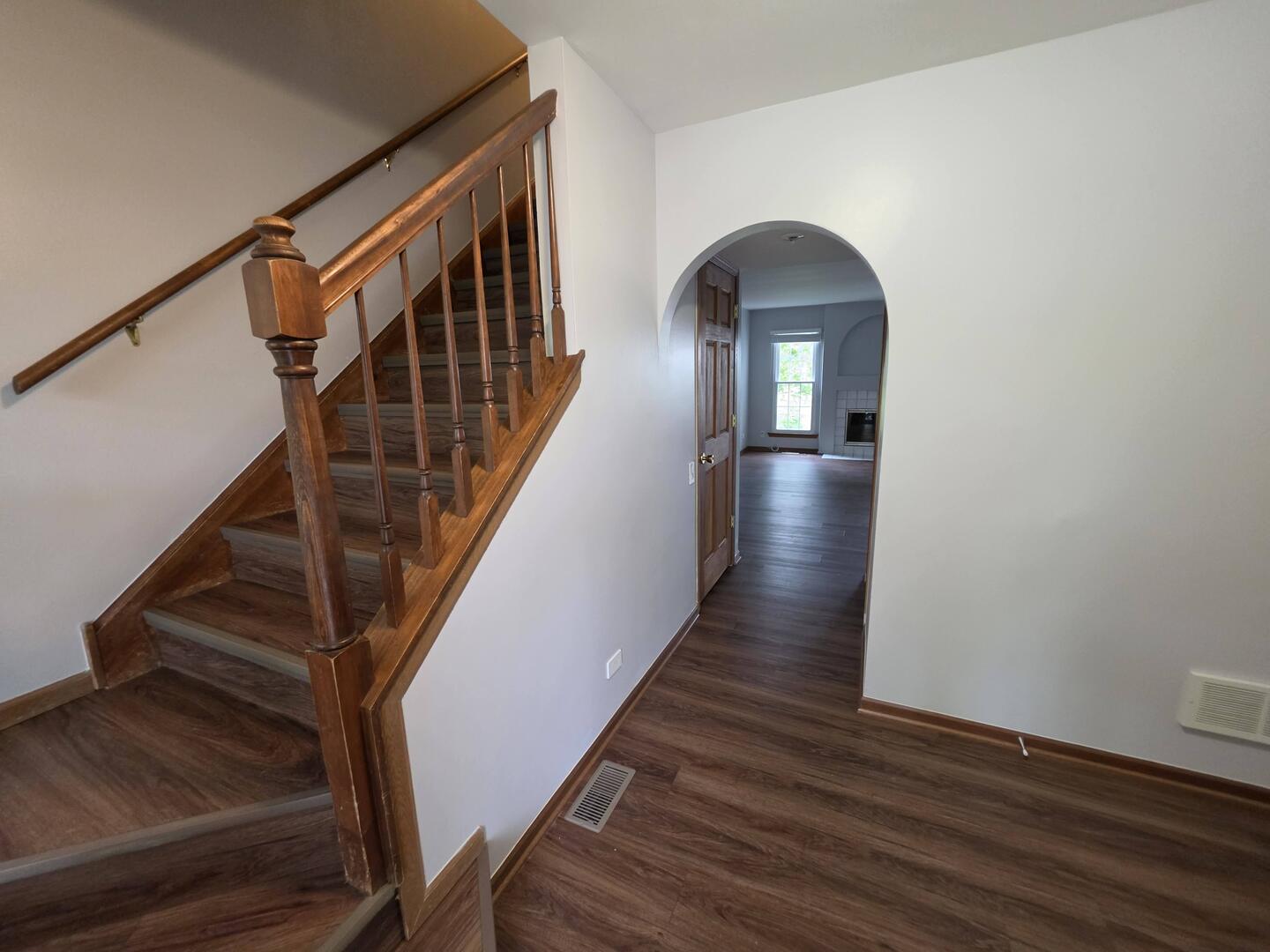 327 Shadybrook Lane Aurora, IL 60504 - Photo 3 of 30