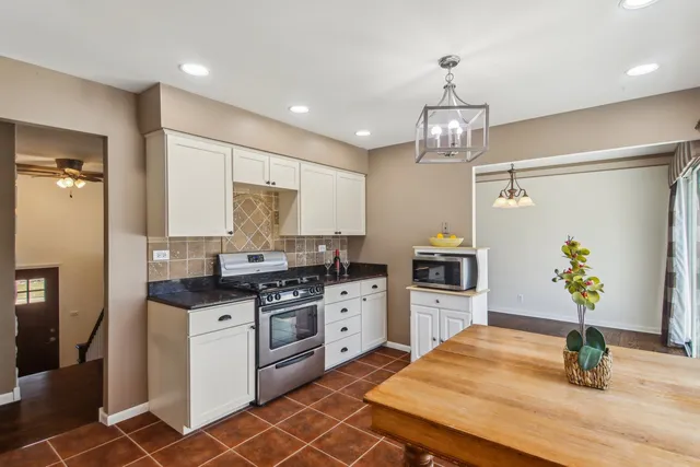 $368,900 | 316 Bedford Road, Bolingbrook, IL 60440