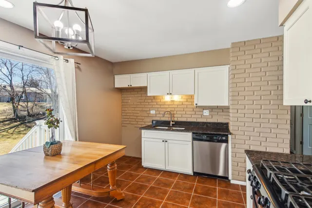 $368,900 | 316 Bedford Road, Bolingbrook, IL 60440