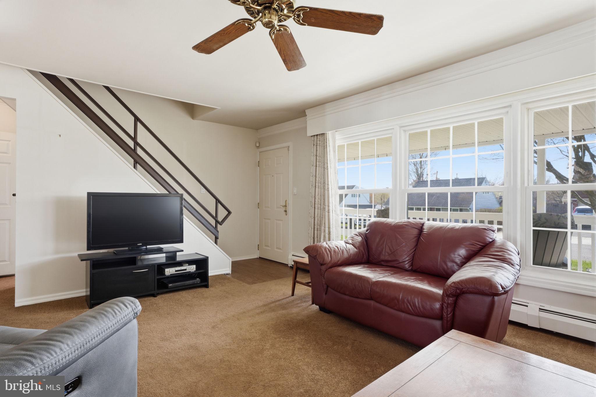 103 Hedge Road Levittown, PA 19056 - Photo 7 of 47 Living Room