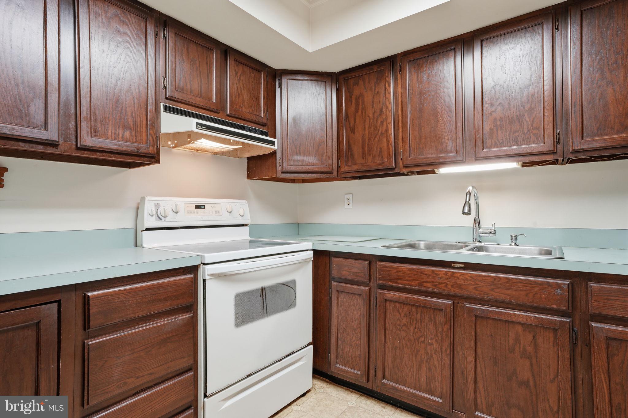103 Hedge Road Levittown, PA 19056 - Photo 8 of 47 Kitchen