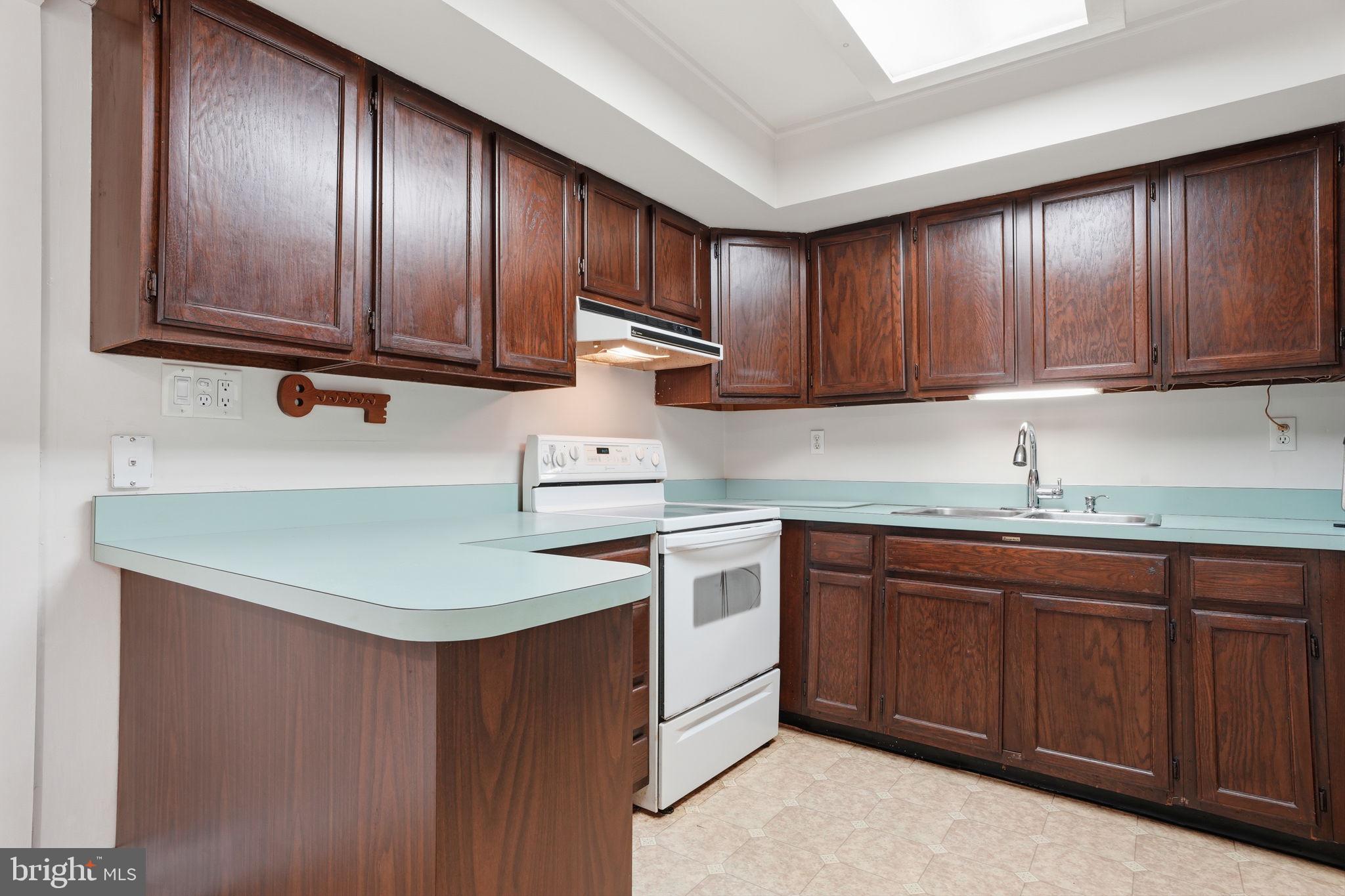 103 Hedge Road Levittown, PA 19056 - Photo 9 of 47 Kitchen