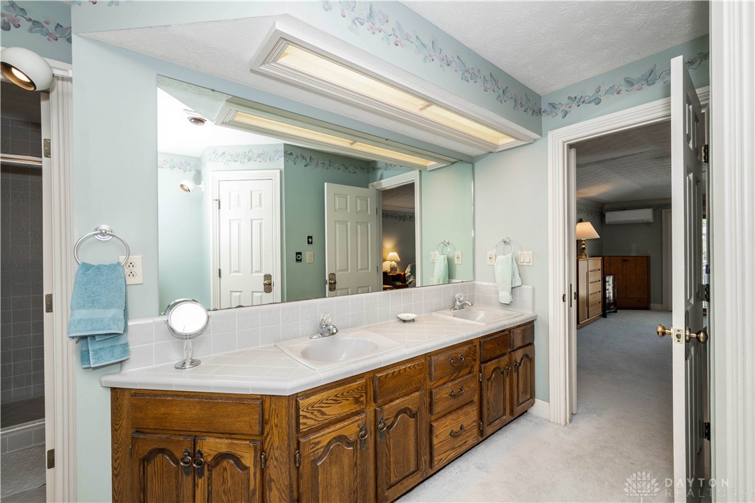8343 Innsbrook Lane Springboro, OH 45066 - Photo 38 of 74 Primary Bath Vanity