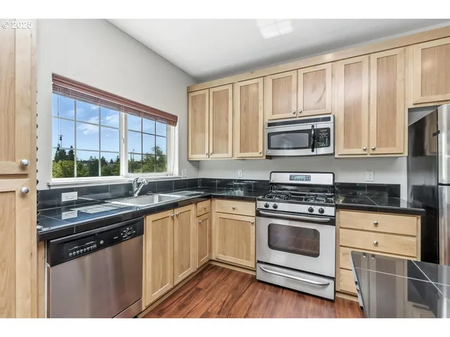 $235,000 | 1150 Southwest 170th Avenue, Unit 200, Beaverton, OR 97003