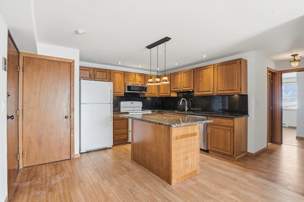 655 Plantation Street, Unit 20B Worcester, MA 01605 - Photo 5 of 26