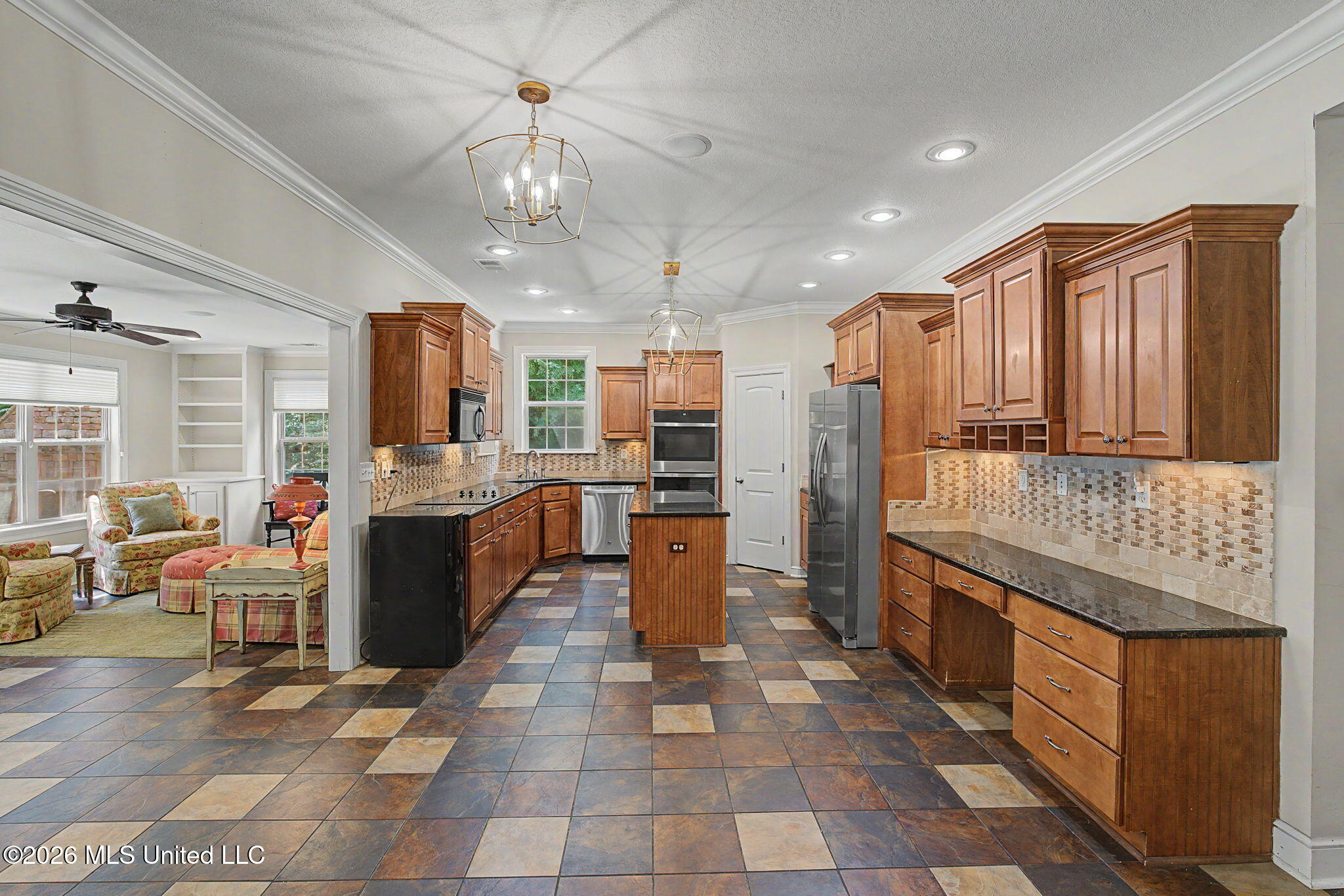 8 Crockett Loop Hernando, MS 38632 - Photo 10 of 50 Kitchen/Sun Room