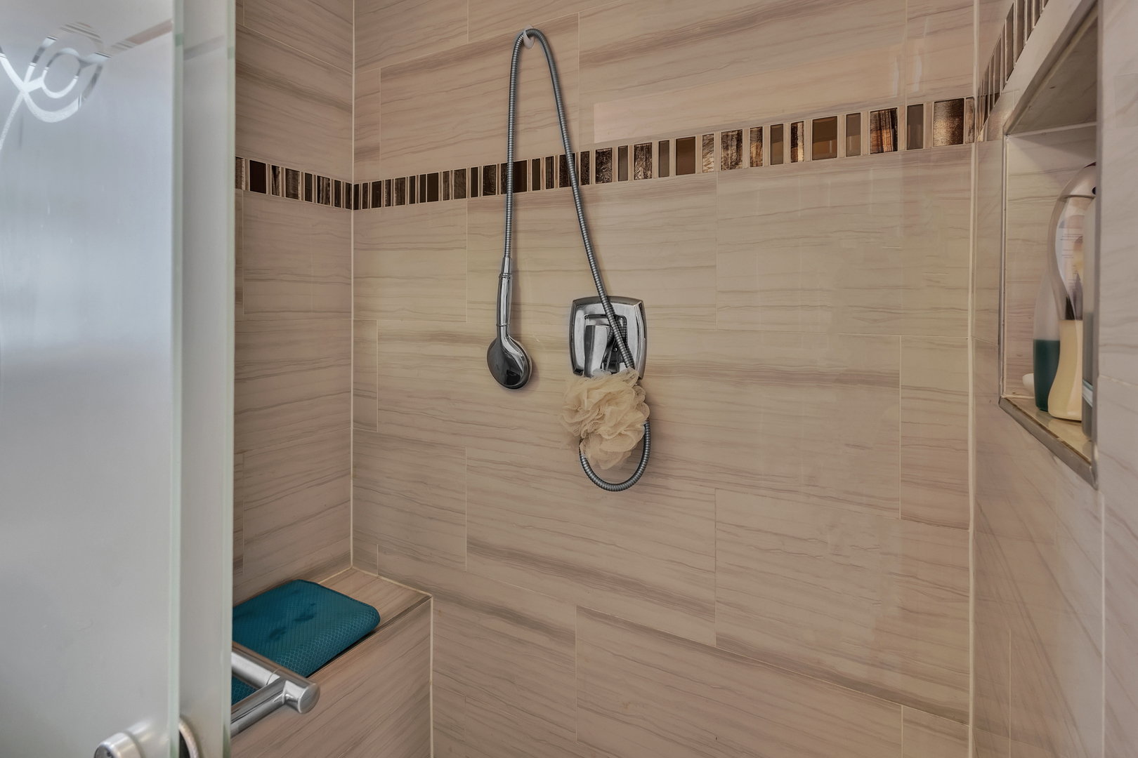 1418 North Mayfield Avenue Chicago, IL 60651 - Photo 9 of 28 a bathroom with a shower