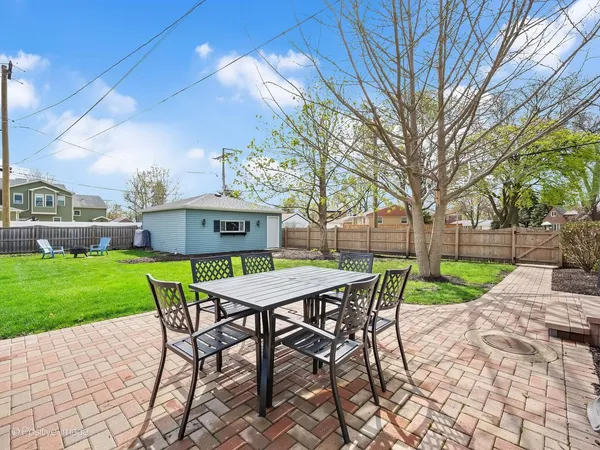 $389,700 | 3147 Cleveland Avenue, Brookfield, IL 60513