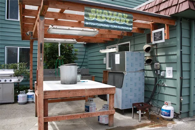 a view of an entryway with sitting area