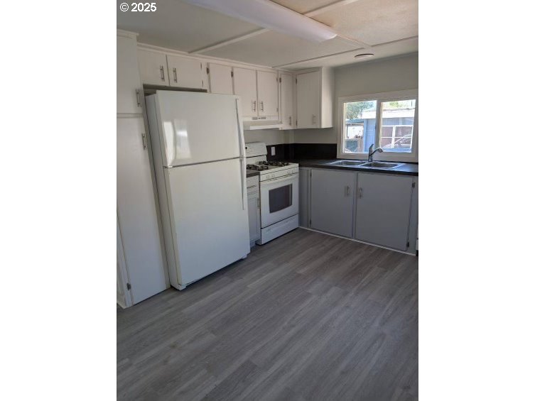334 East 5th Avenue, Unit 6 Riddle, OR 97469 - Photo 11 of 14