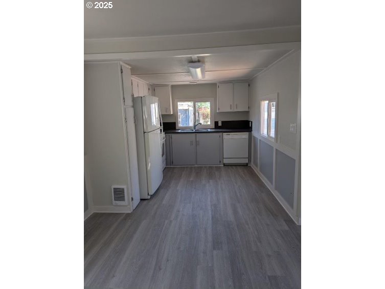 334 East 5th Avenue, Unit 6 Riddle, OR 97469 - Photo 9 of 14