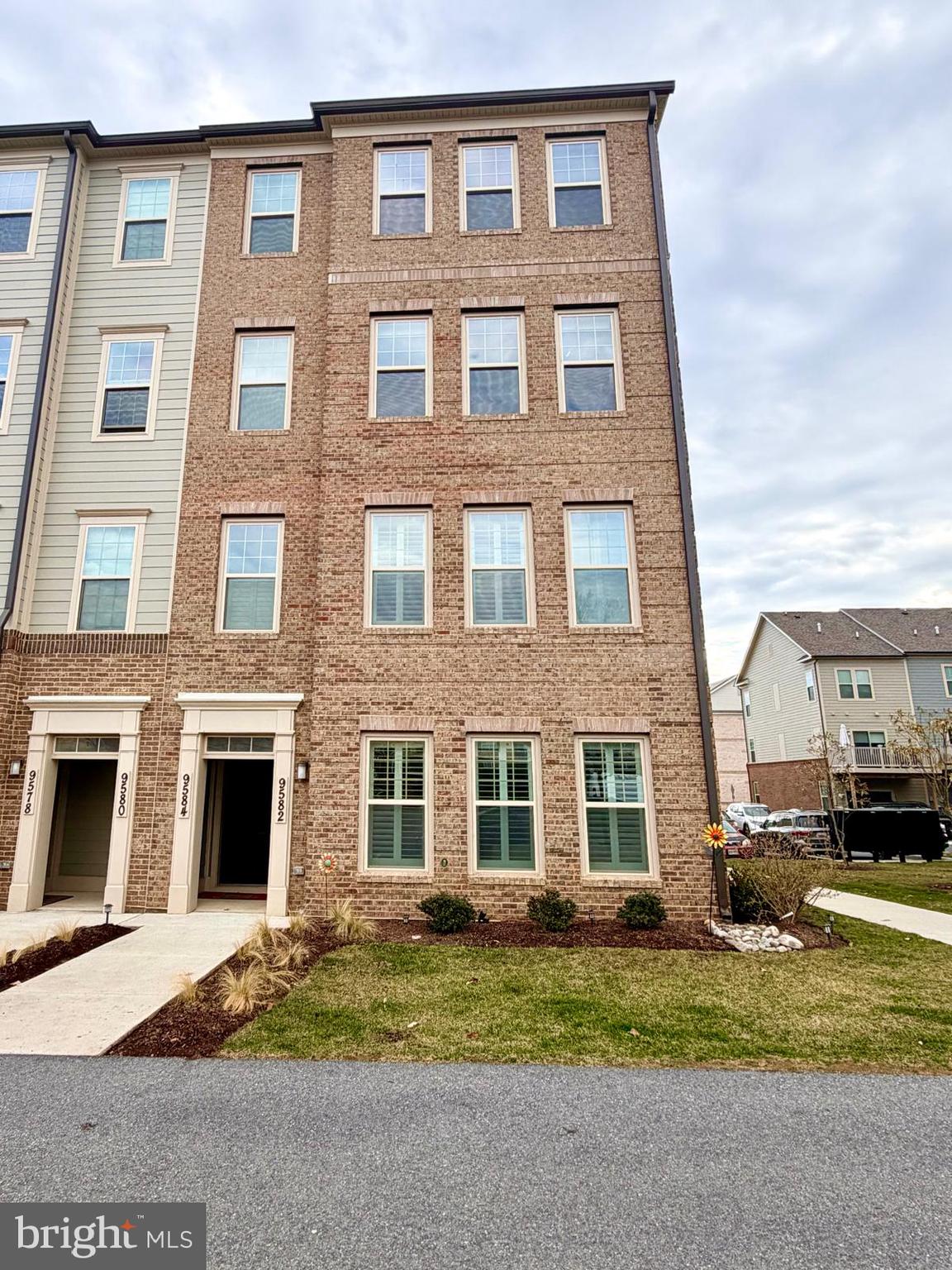 9584 Fields Road, Unit 9584 Gaithersburg, MD 20878 - Photo 2 of 30