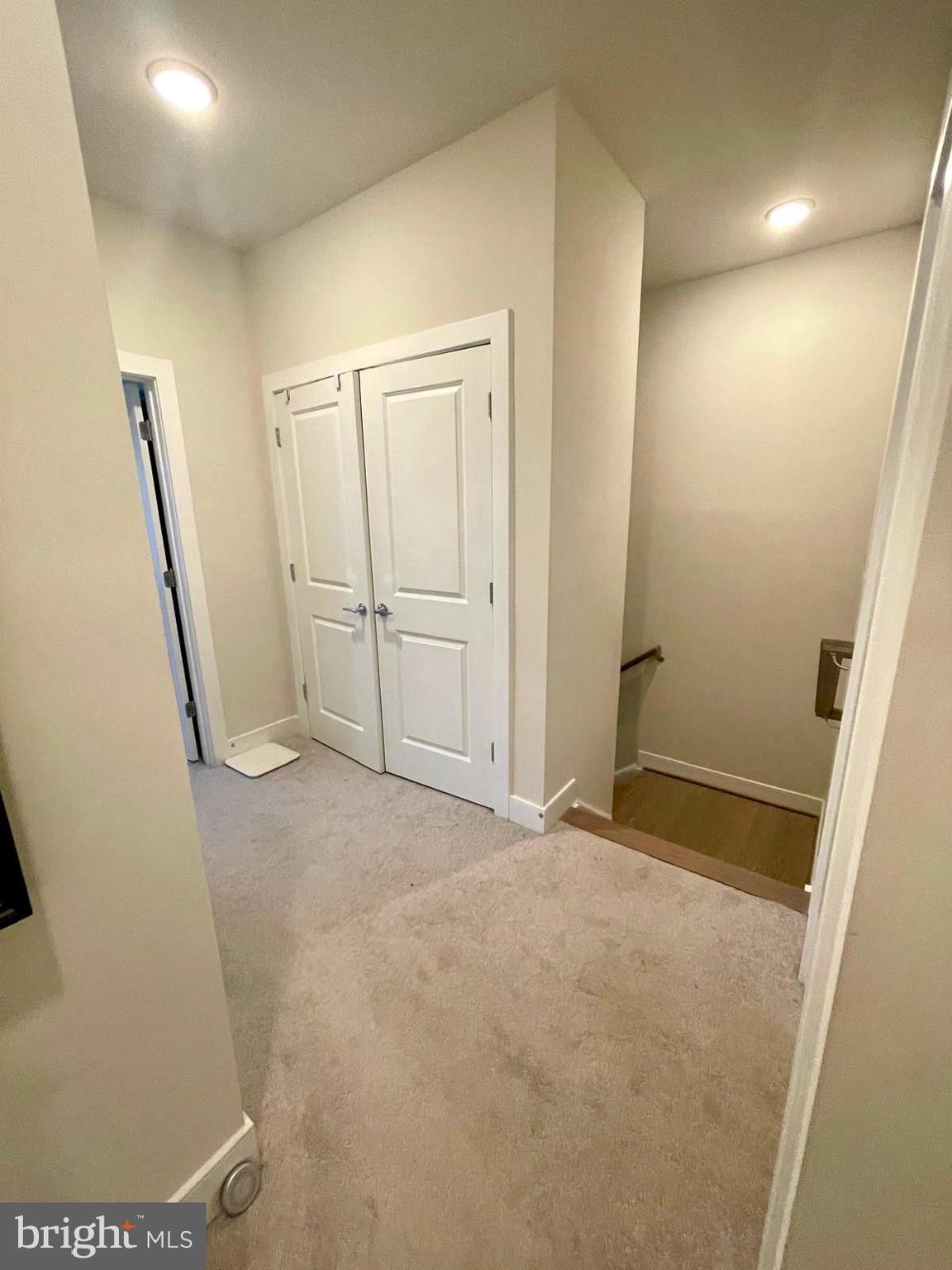 9584 Fields Road, Unit 9584 Gaithersburg, MD 20878 - Photo 25 of 30 Second level hallway