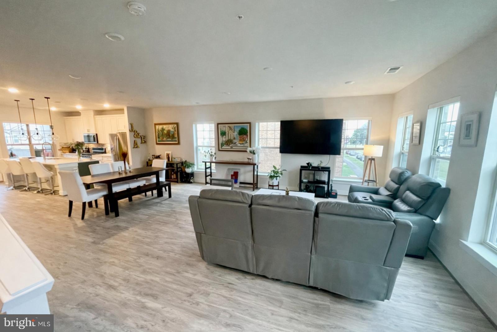 9584 Fields Road, Unit 9584 Gaithersburg, MD 20878 - Photo 9 of 30 Open living space