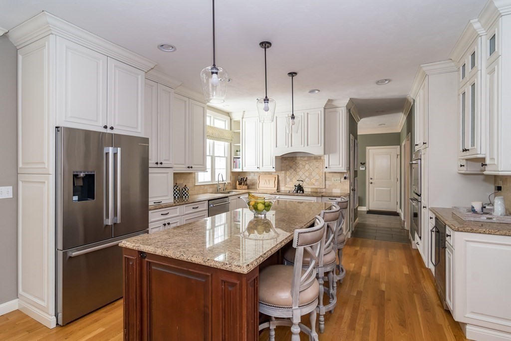 9 Glen Road Hopkinton, MA 01748 - Photo 4 of 19 Gallery Image 4