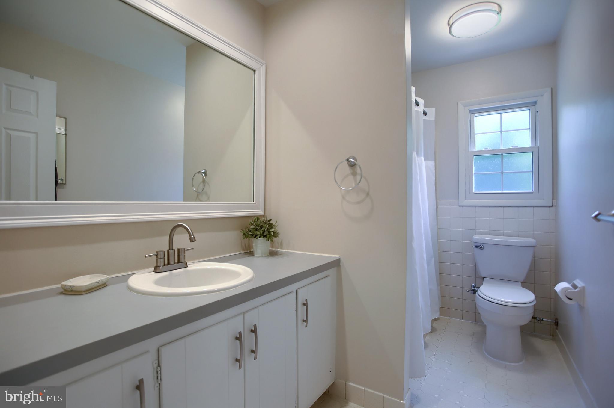 20 Eagle Lane Reading, PA 19607 - Photo 26 of 51 Hall Bath