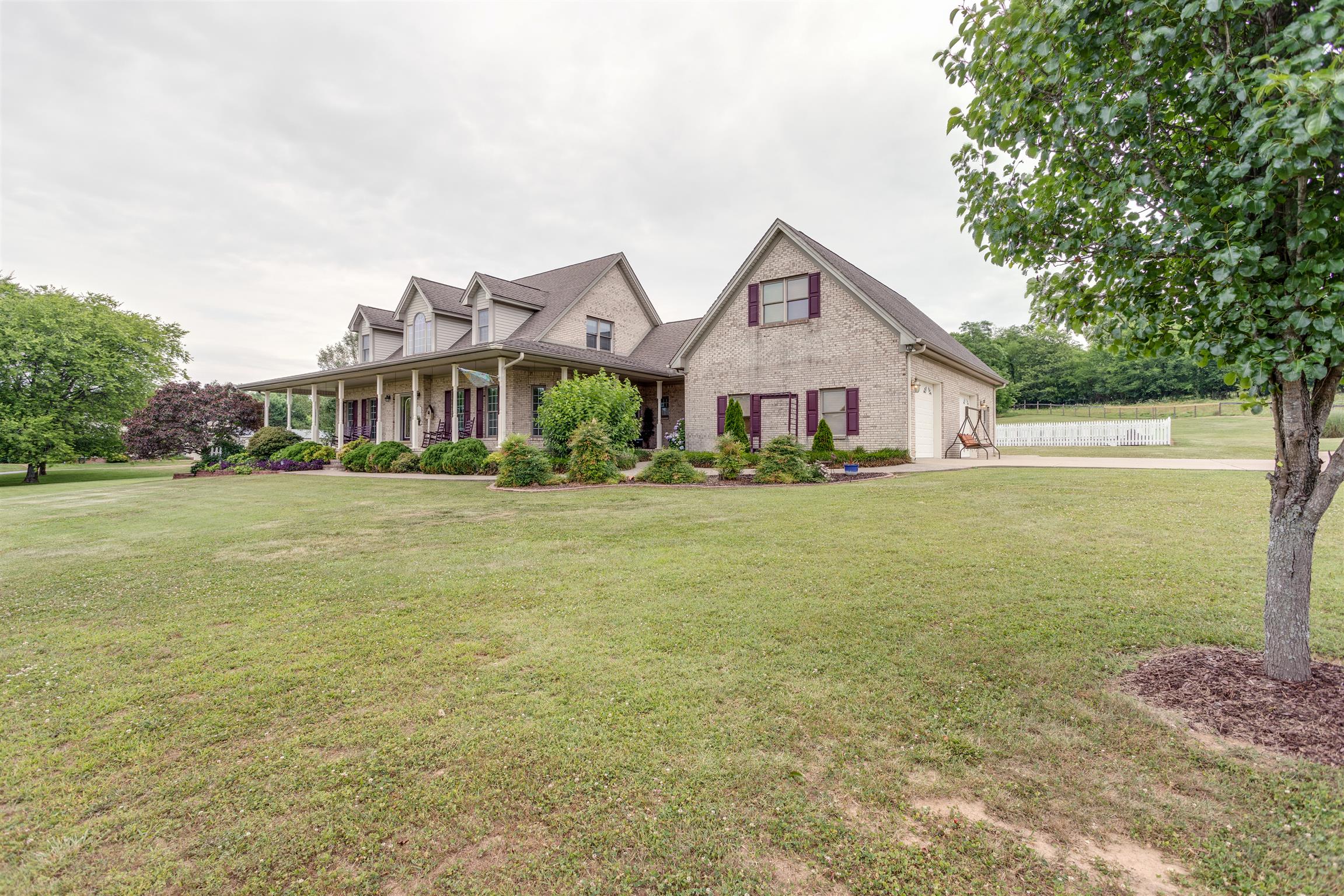 2336 Harlan Road Columbia, TN 38401 - Photo 3 of 30 All Brick Home! 3 Bedroom | 3.5 Baths