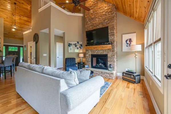 $549,900 | 320 Floating Mill Road, Silver Point, TN 38582