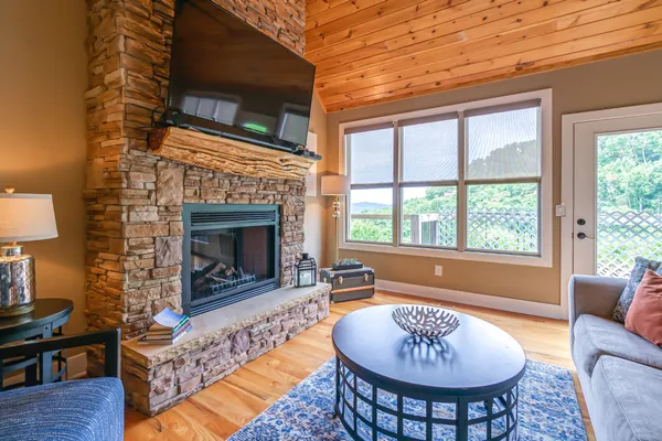 $564,900 | 320 Floating Mill Road, Silver Point, TN 38582