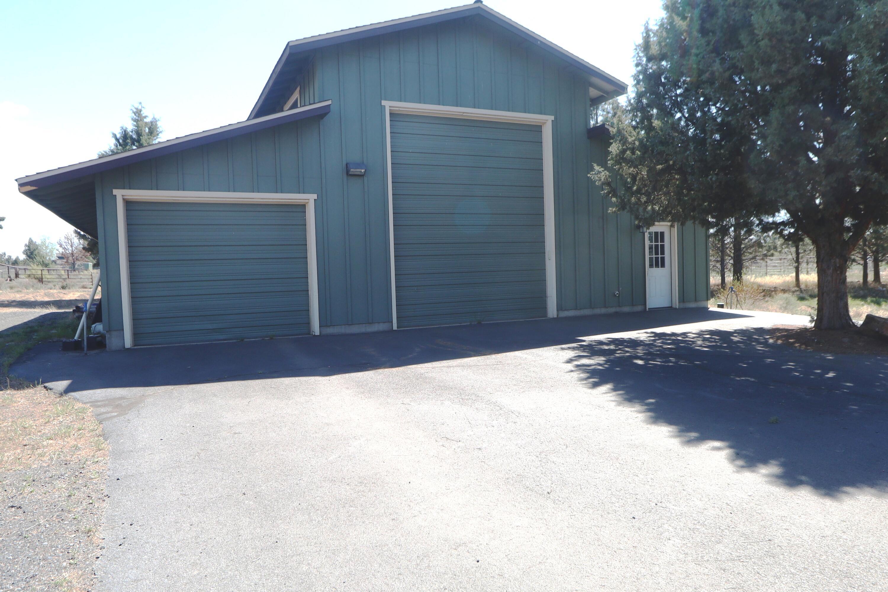 21491 Bear Creek Road Bend, OR 97701 - Photo 34 of 45 front view of a house