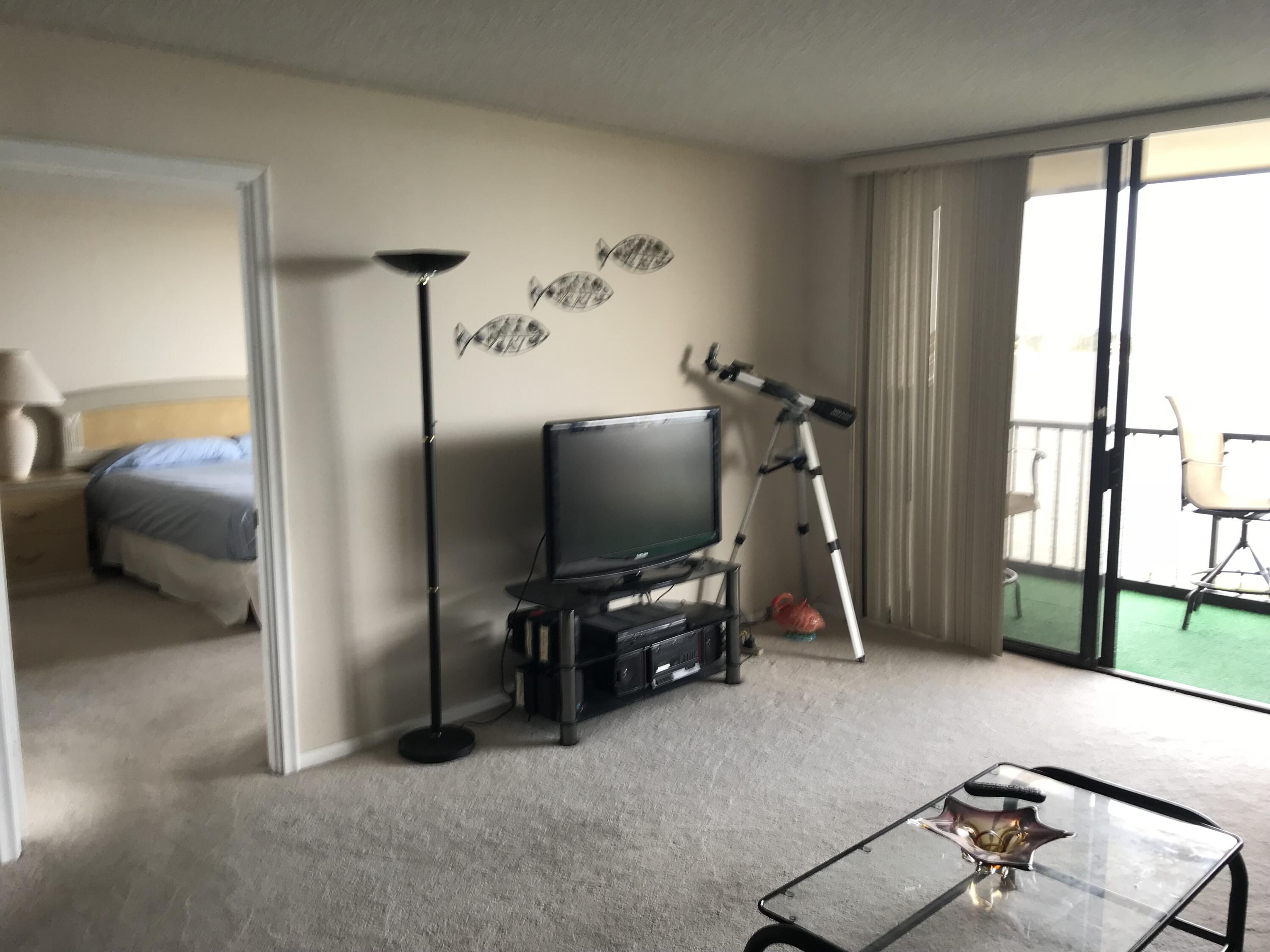 5200 North Flagler Drive, Unit 702 West Palm Beach, FL 33407 - Photo 23 of 36 a view of a room with gym equipment