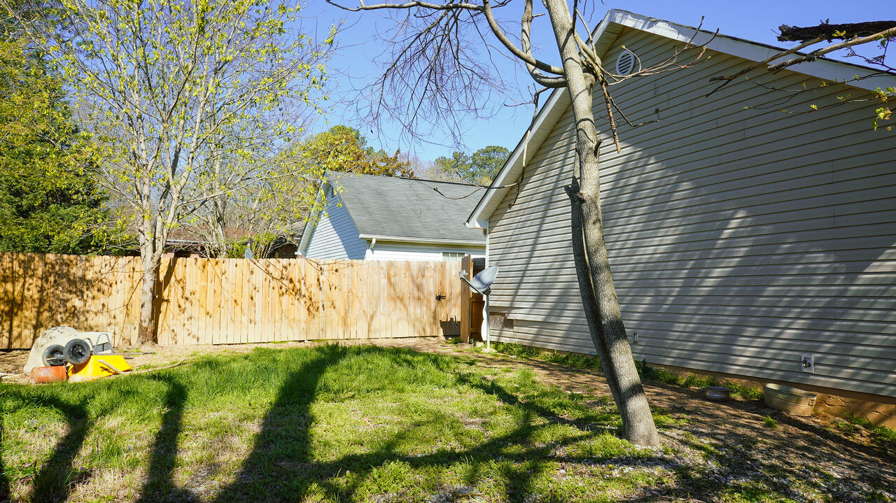 5322 Bennett Road Chattanooga, TN 37412 - Photo 18 of 18 fenced backyard