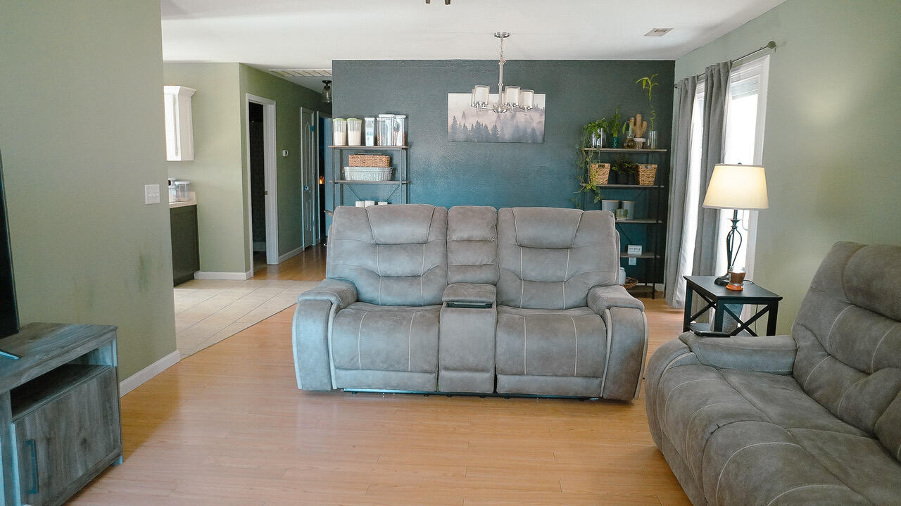 5322 Bennett Road Chattanooga, TN 37412 - Photo 2 of 18 living room