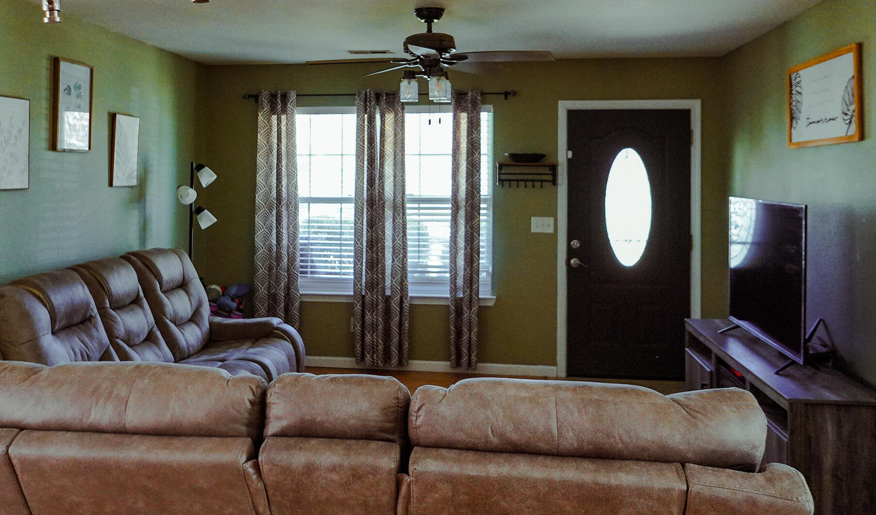5322 Bennett Road Chattanooga, TN 37412 - Photo 3 of 18 living room
