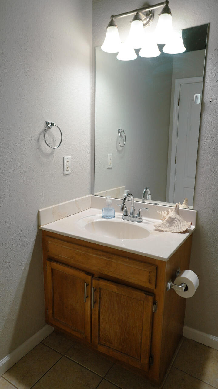 5322 Bennett Road Chattanooga, TN 37412 - Photo 9 of 18 hall bath