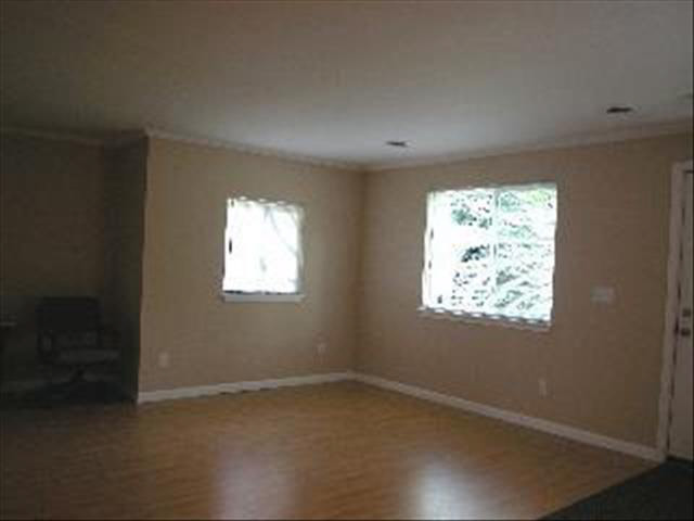 855 Rambow Drive Monroe, MI 48161 - Photo 4 of 19 Living room