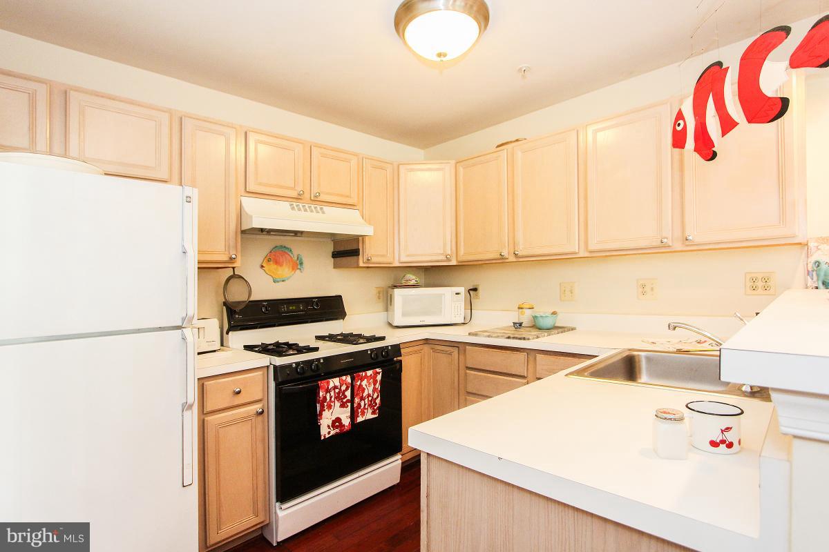 119 Timberbrook Lane, Unit 101 Gaithersburg, MD 20878 - Photo 14 of 29 a kitchen with a sink a stove and a refrigerator