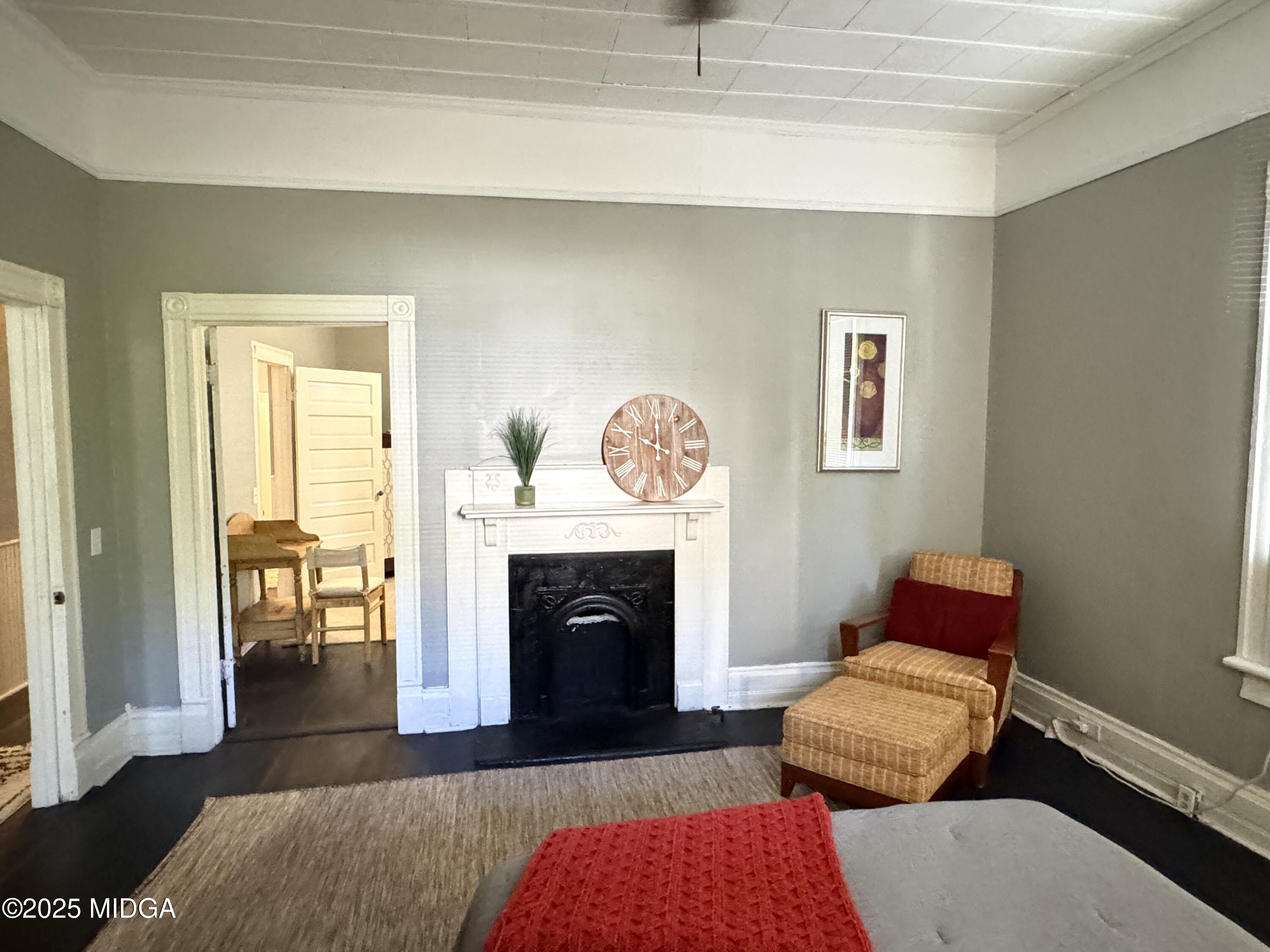 940 Cole Street Macon, GA 31201 - Photo 12 of 22 a living room with furniture and a fireplace